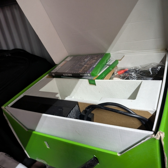 XBOX ONE 500GB Model 1540/1520 W/ Extra Games